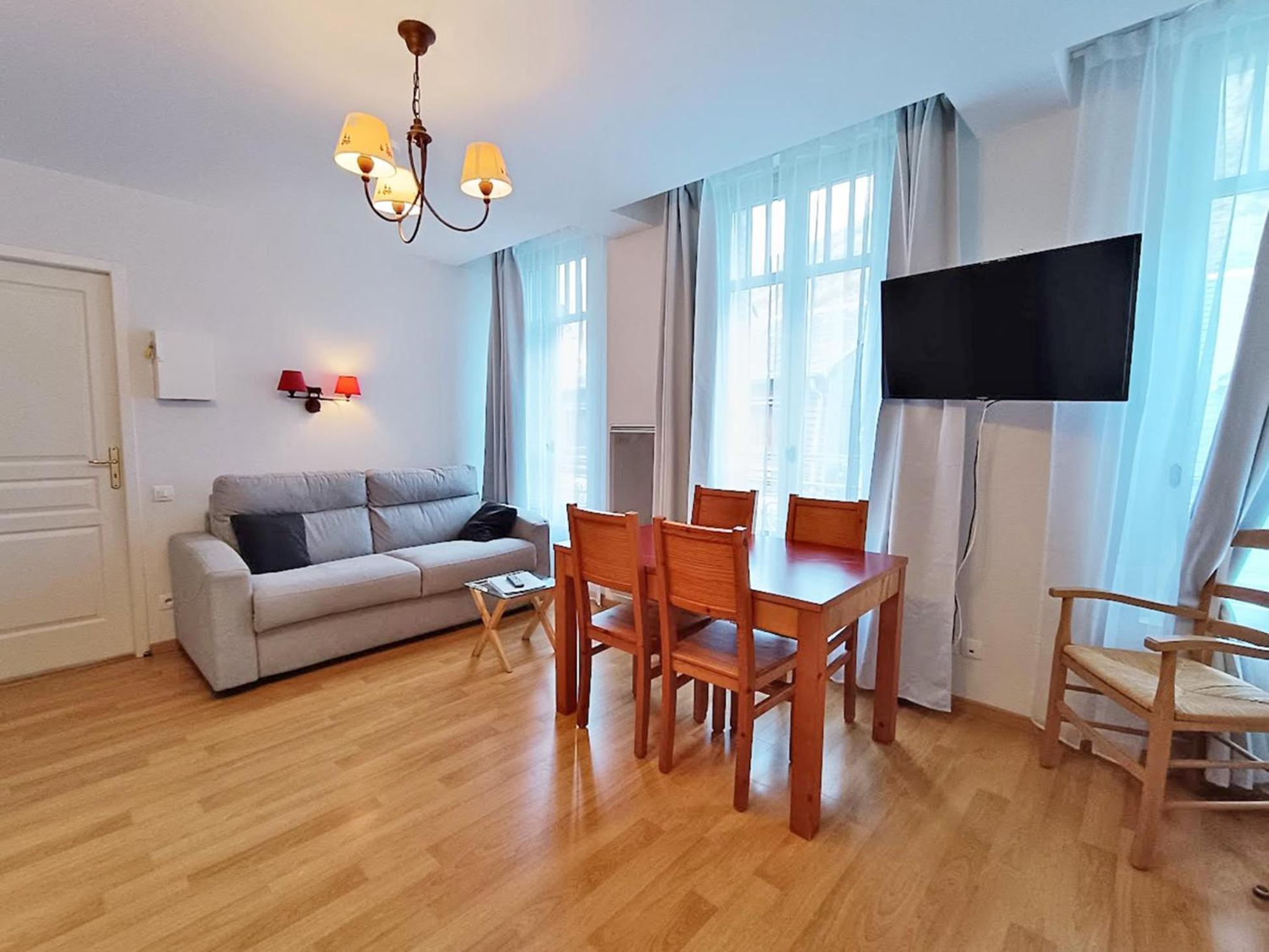 Il Etait Une Fois Luchon, T2, Centre Luchon, Wifi, Casier A Skis, Ascenseur, 4 Personnes Apartman Bagnères-de-Luchon Kültér fotó