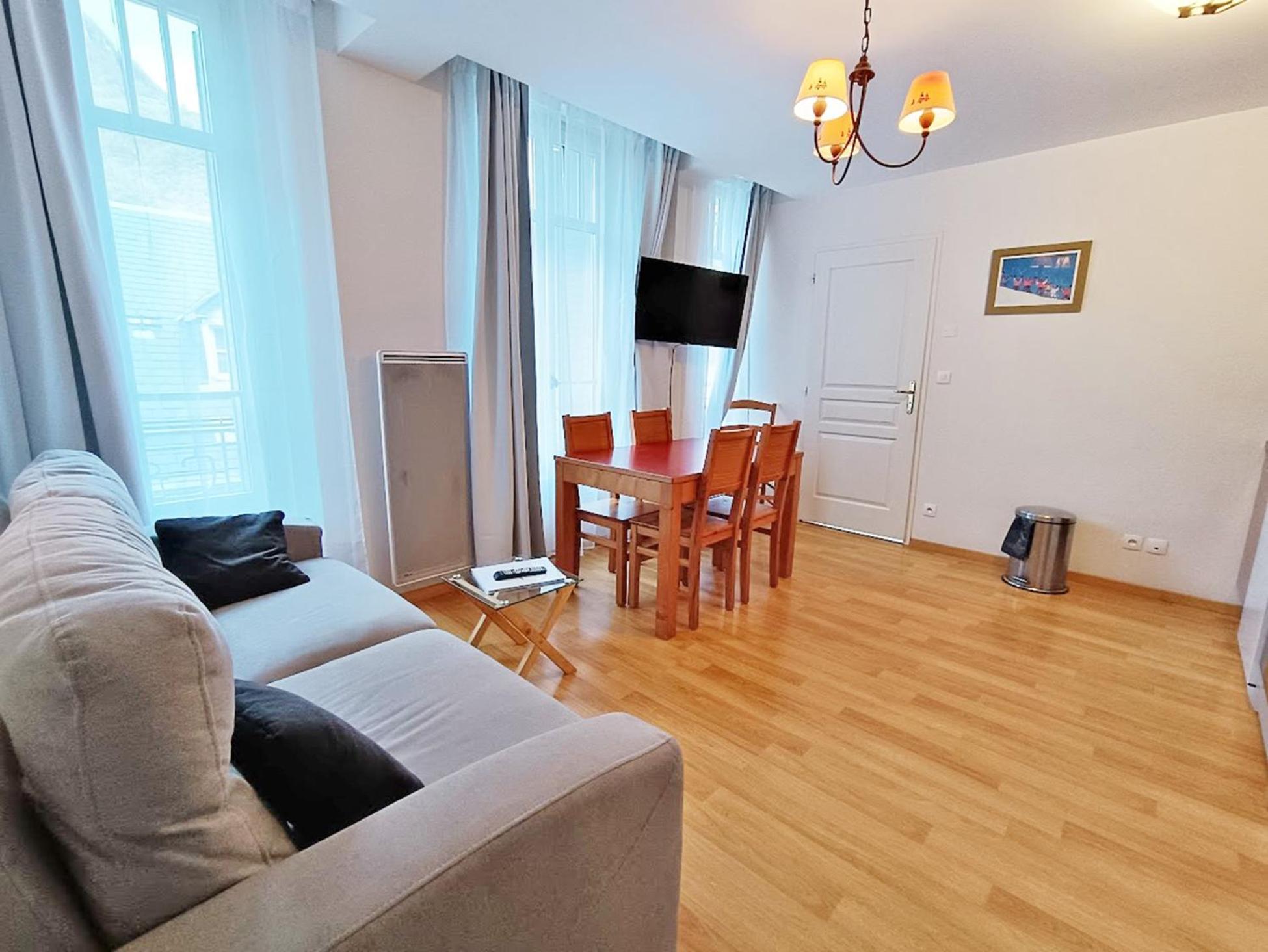 Il Etait Une Fois Luchon, T2, Centre Luchon, Wifi, Casier A Skis, Ascenseur, 4 Personnes Apartman Bagnères-de-Luchon Kültér fotó